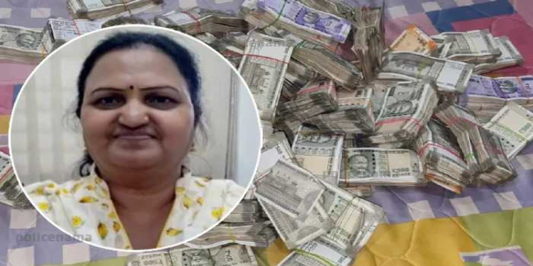 ACB Trap On Sunita Dhangar | The bank account of Sunita Dhangar, education officer in Nashik Municipal Corporation, is also in trouble